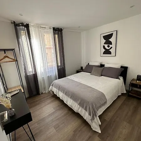 The Charming Two-bedroom Parilly Republic