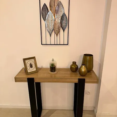 The Charming Two-bedroom Parilly Republic Apartment *